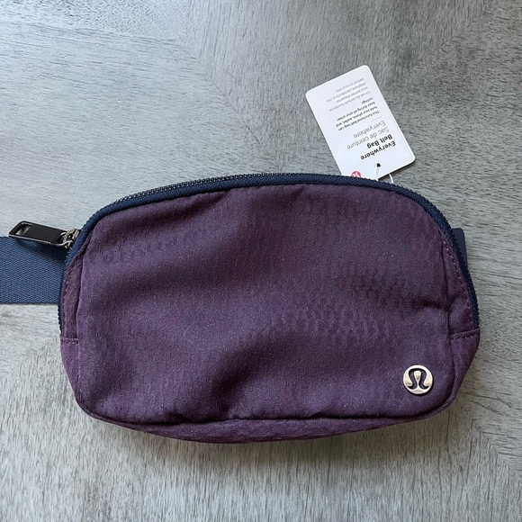 Lululemon Maroon Everywhere Belt Bag (Brand New) - Picture 2 of 5